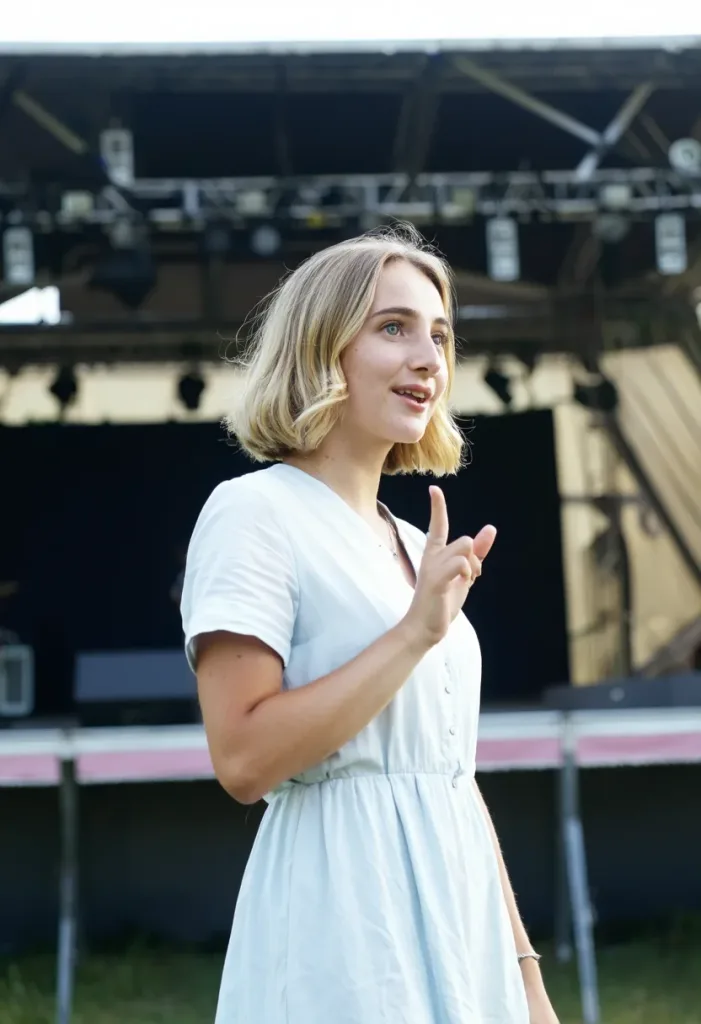 Камилла здесь